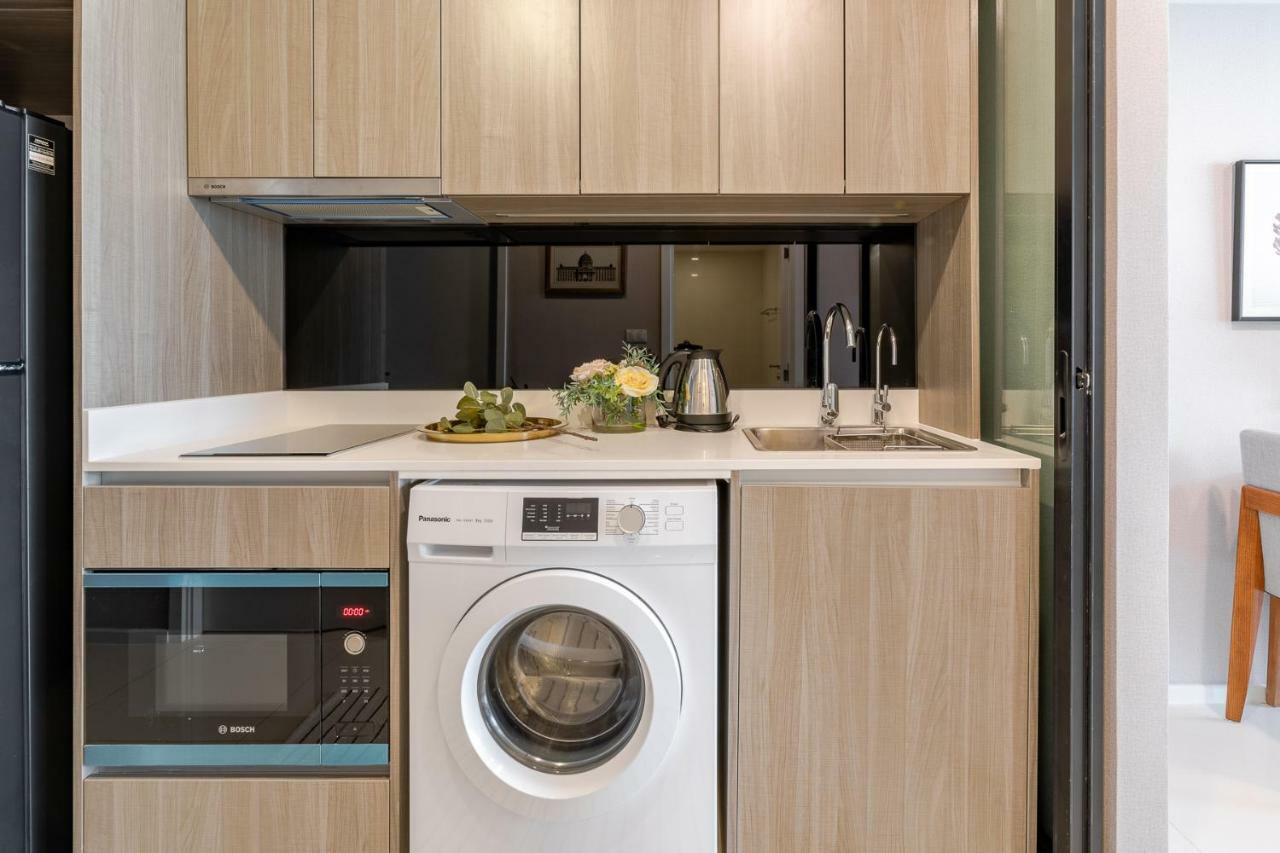 Sukhumvit Asok Modern Suite バンコク都 エクステリア 写真
